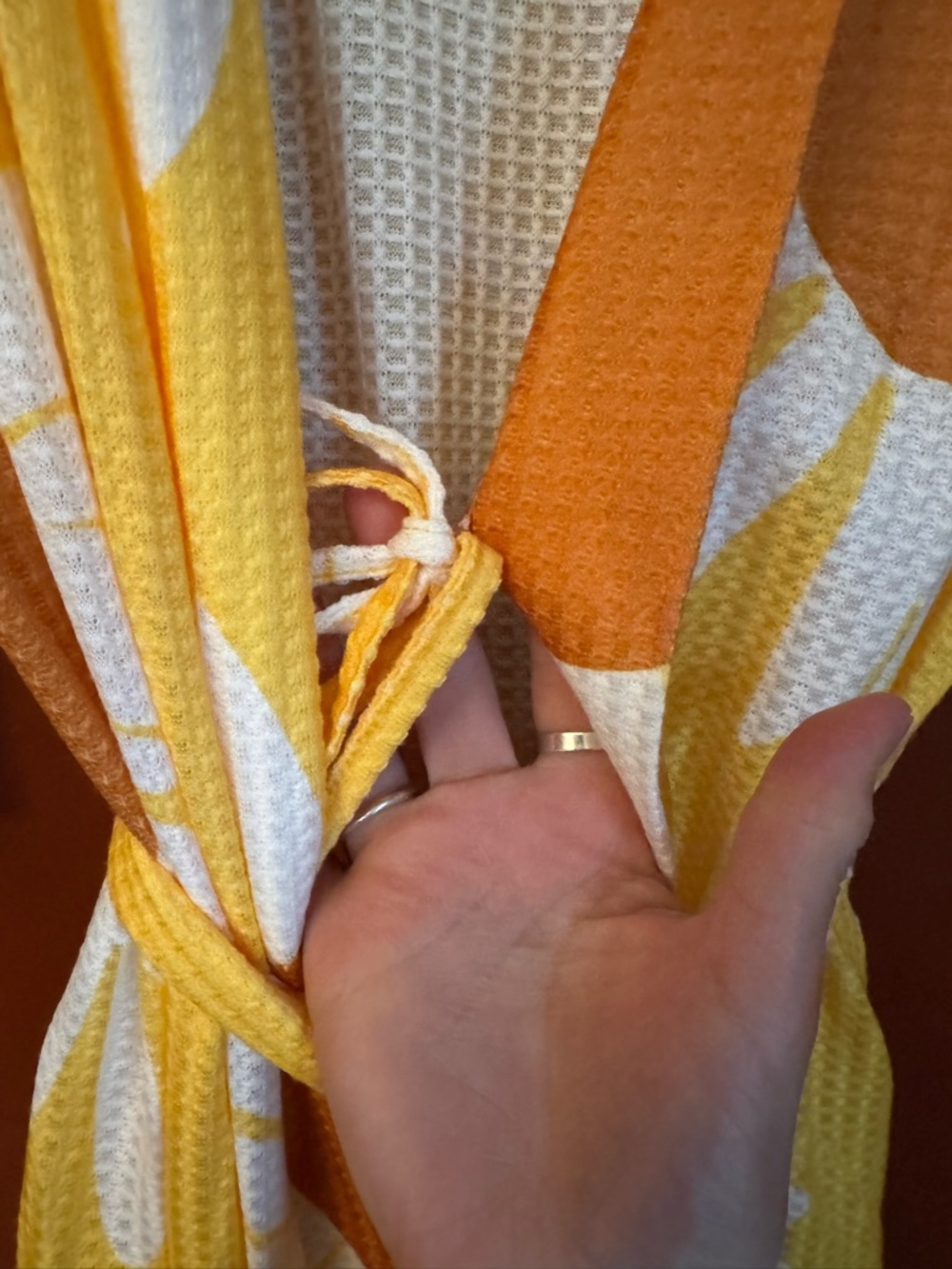 SHORTIE DAISY ROBE..NWOT - Picture 5 of 5